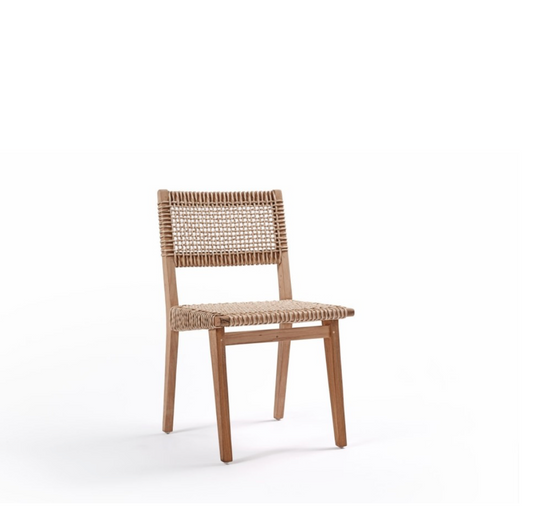 La chaise Cana associe le charme naturel du teck recyclé à la modernité de la corde synthétique. Avec son design léger et raffiné, elle s’intègre harmonieusement à tous les espaces, aussi bien en intérieur qu’en extérieur.