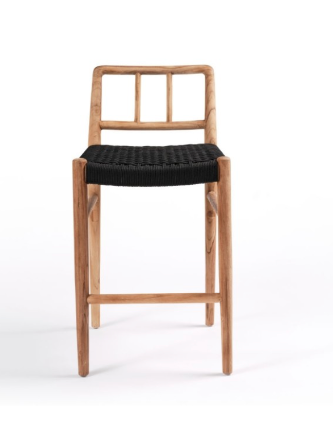 La chaise de bar "Galdana" est le parfait mélange de style et de praticité pour vos espaces intérieurs et extérieurs. Fabriquée en teck recyclé, elle allie durabilité et design naturel.