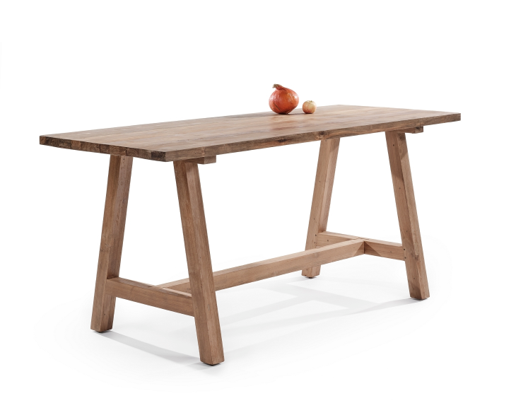 Fabriqué à partir de bois recyclé, le mange-debout Cantina allie durabilité et écoresponsabilité. Une table solide et élégante qui conjugue esthétique et engagement pour la planète.