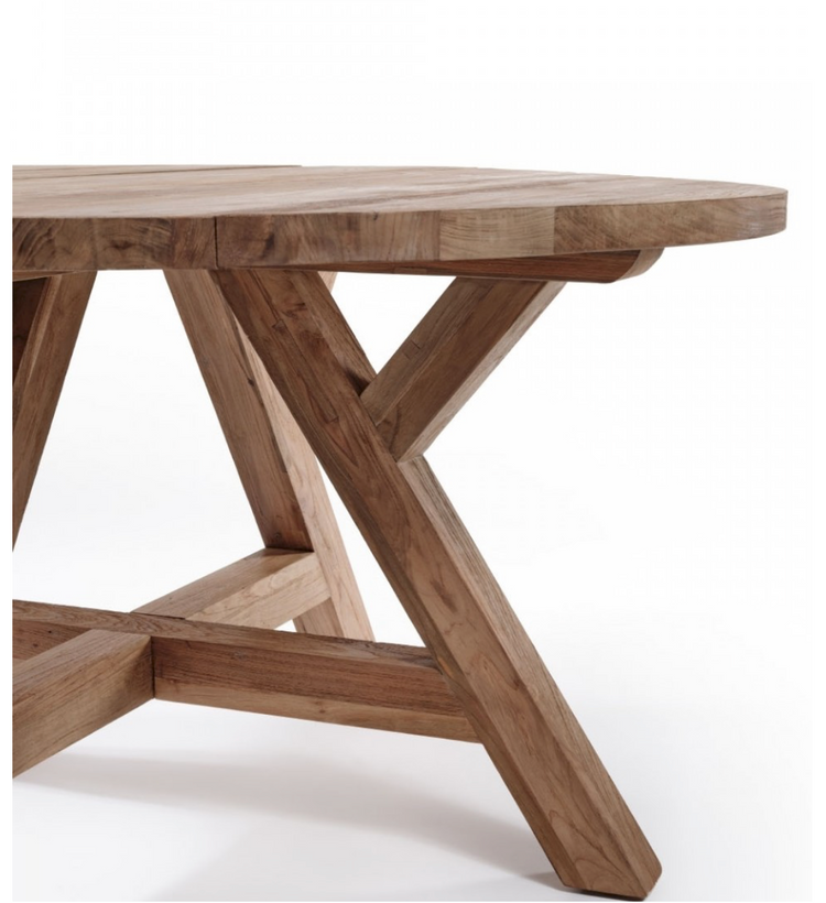 Avec son style raffiné et son empreinte écoresponsable, la table MADERA s’adapte à tout type d'intérieur, apportant une touche de nature et de sophistication.