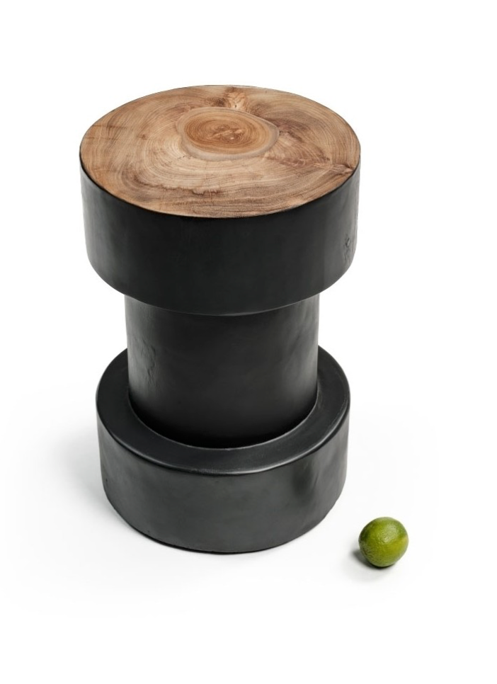 Le tabouret/bout de canapé "Capri" en teck massif allie charme naturel et fonctionnalité. Fabriqué à partir de teck de haute qualité, il met en valeur les veines uniques du bois, offrant un aspect chaleureux et authentique.