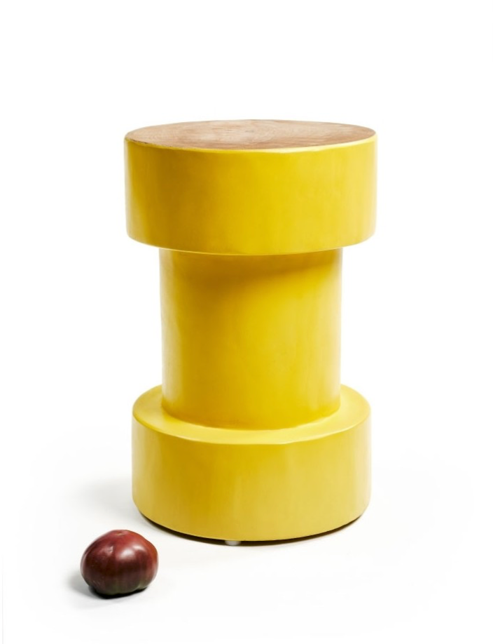 Le tabouret/bout de canapé "Capri" en teck massif allie charme naturel et fonctionnalité. Fabriqué à partir de teck de haute qualité, il met en valeur les veines uniques du bois, offrant un aspect chaleureux et authentique.