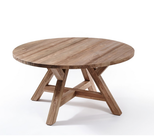 La table à manger ronde MADERA incarne la beauté intemporelle du teck recyclé. Son design épuré, associé à des lignes douces, apporte une touche de chaleur et de convivialité à tout espace. Idéale pour les repas en famille ou entre amis, elle se distingue par sa forme ronde qui favorise les échanges et crée une ambiance accueillante.