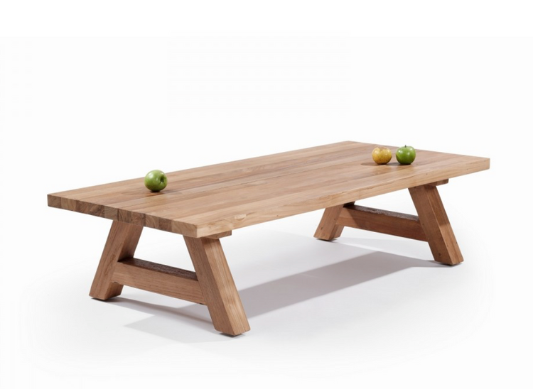 La table basse Cantina est une pièce au design à la fois moderne et épuré, parfaite pour apporter une touche de sophistication à n'importe quel intérieur. Fabriquée avec des matériaux de qualité, elle se distingue par ses lignes nettes et son esthétique raffinée.