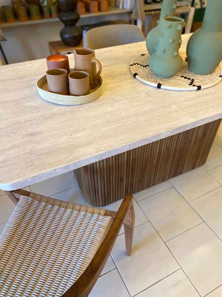 Table à diner en travertin modèle "Verona"