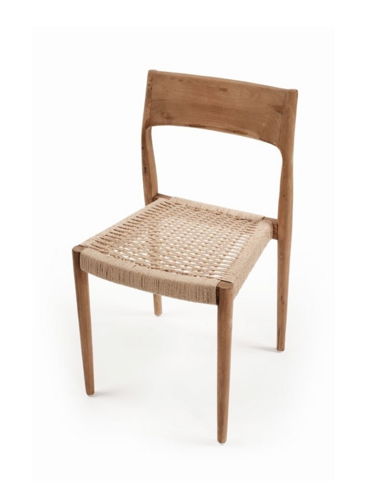 Son design épuré s'adapte à tous les intérieurs, du moderne au rustique.
