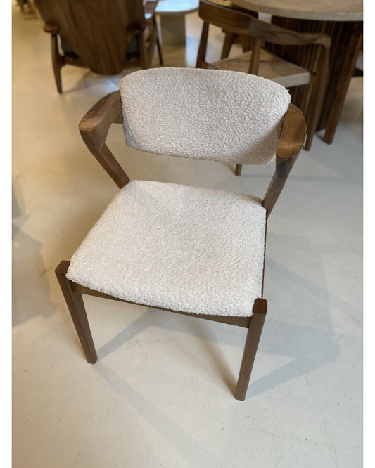 Chaise en noyer et tissu bouclette - Modèle Gaia