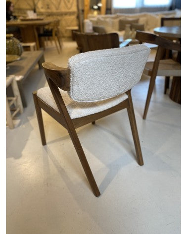 Chaise en noyer et tissu bouclette - Modèle Gaia