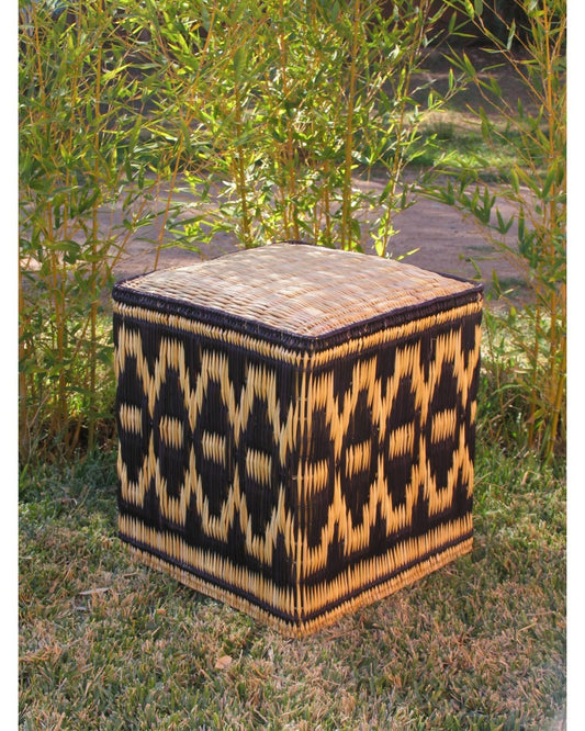 Pouf en jonc naturel modèle Komis