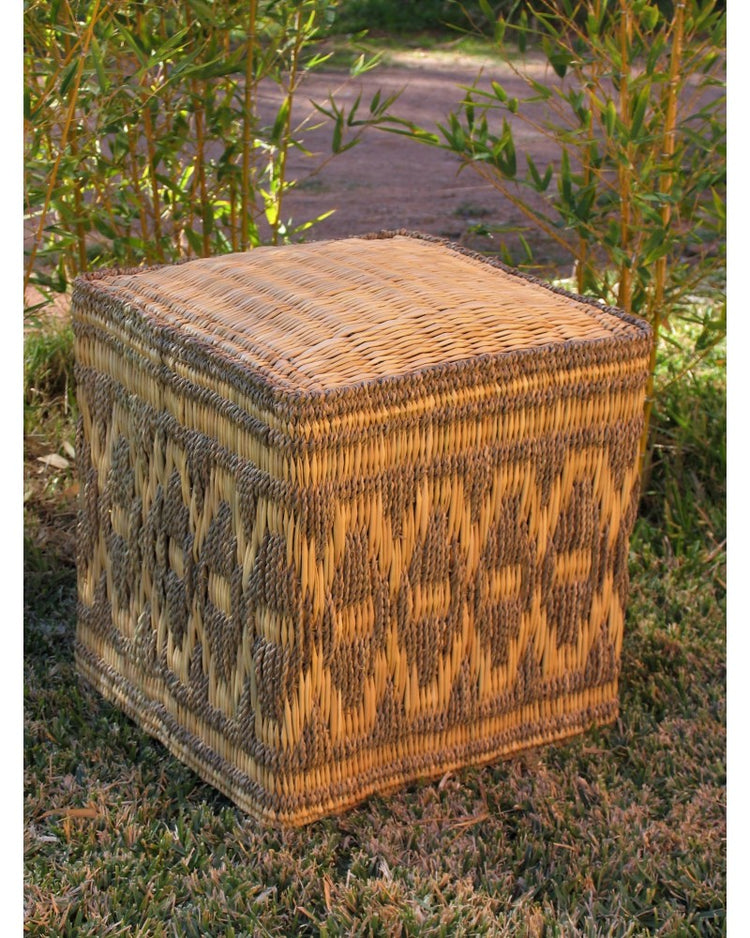Pouf en jonc naturel modèle Komis