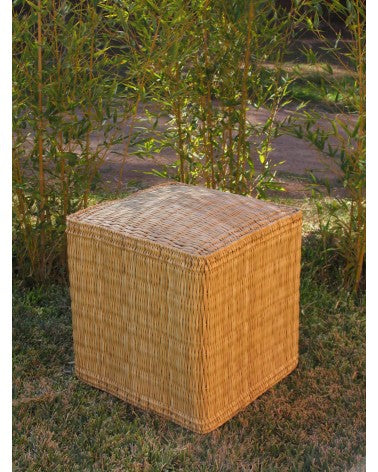 Pouf en jonc naturel modèle Komis