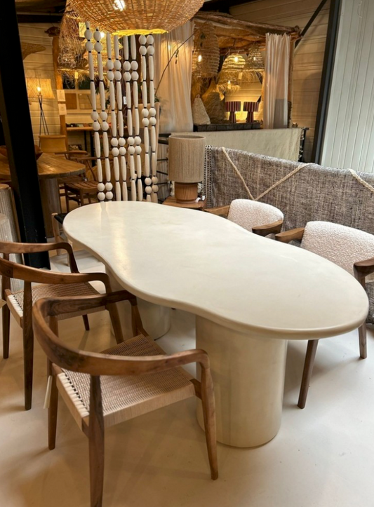 Table en béton ciré forme organique SIERRA