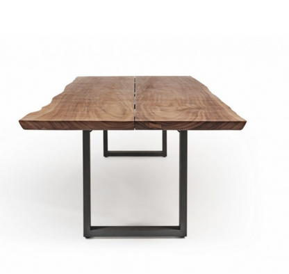 Une pièce unique mêlant bois noble et design moderne.

