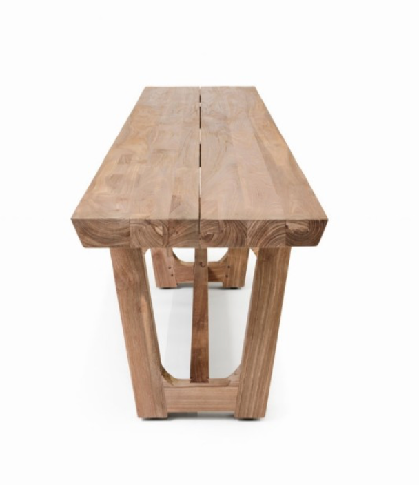 Le banc "Babylone" est une pièce intemporelle conçue en teck recyclé massif, alliant élégance naturelle et démarche écoresponsable. Avec ses lignes épurées et sa robustesse, il s’adapte aussi bien à une utilisation intérieure qu’extérieure. Idéal pour compléter une table de repas, il s’associe parfaitement à la table "Babylone" pour créer un ensemble harmonieux et convivial. Une pièce durable et esthétique qui s’intègre facilement dans tous les styles d’aménagement.