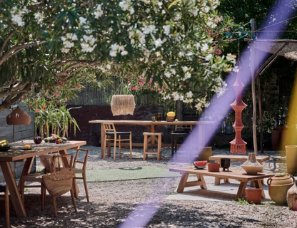 La table basse Cantina est une pièce au design à la fois moderne et épuré, parfaite pour apporter une touche de sophistication à n'importe quel intérieur. Fabriquée avec des matériaux de qualité, elle se distingue par ses lignes nettes et son esthétique raffinée.
