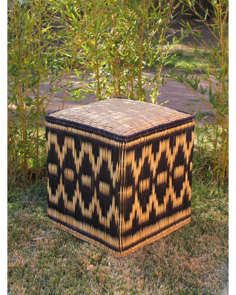 Pouf en jonc naturel modèle Komis