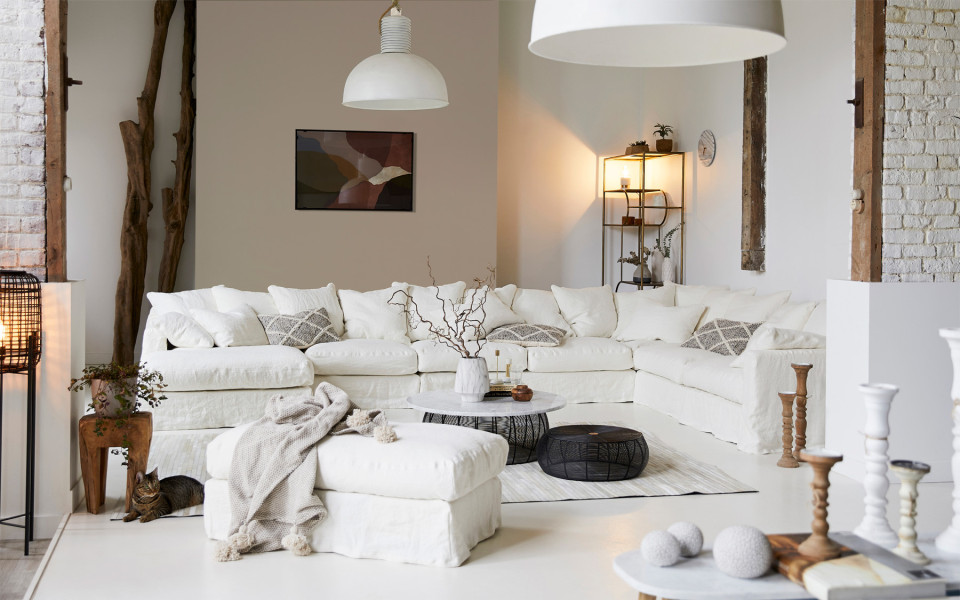 Grand canapé d'angle blanc (Modèle Biarritz, de la marque Home Spirit)