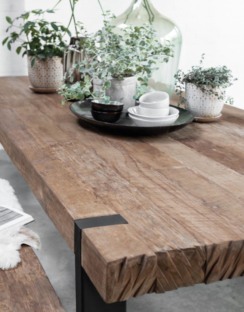 DTP Home : Table en bois issu de la récupération