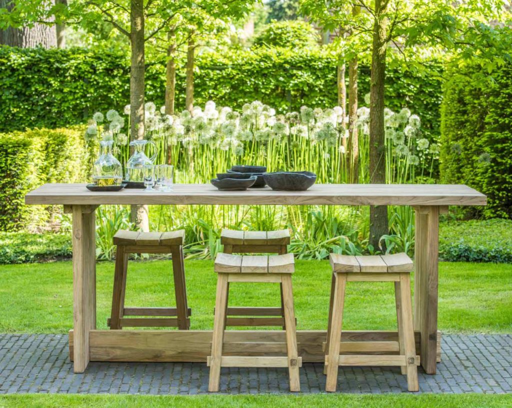 Table en bois d'extérieur (jardins)
